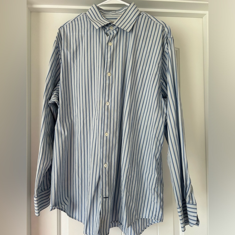 Banana Republic Wrinkle Resistant Dress Shirt
Blue stripes on white
Size XL